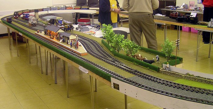 Simple G Scale Train Layout http://www.penmorfa.com/rdmrc/exhibition 